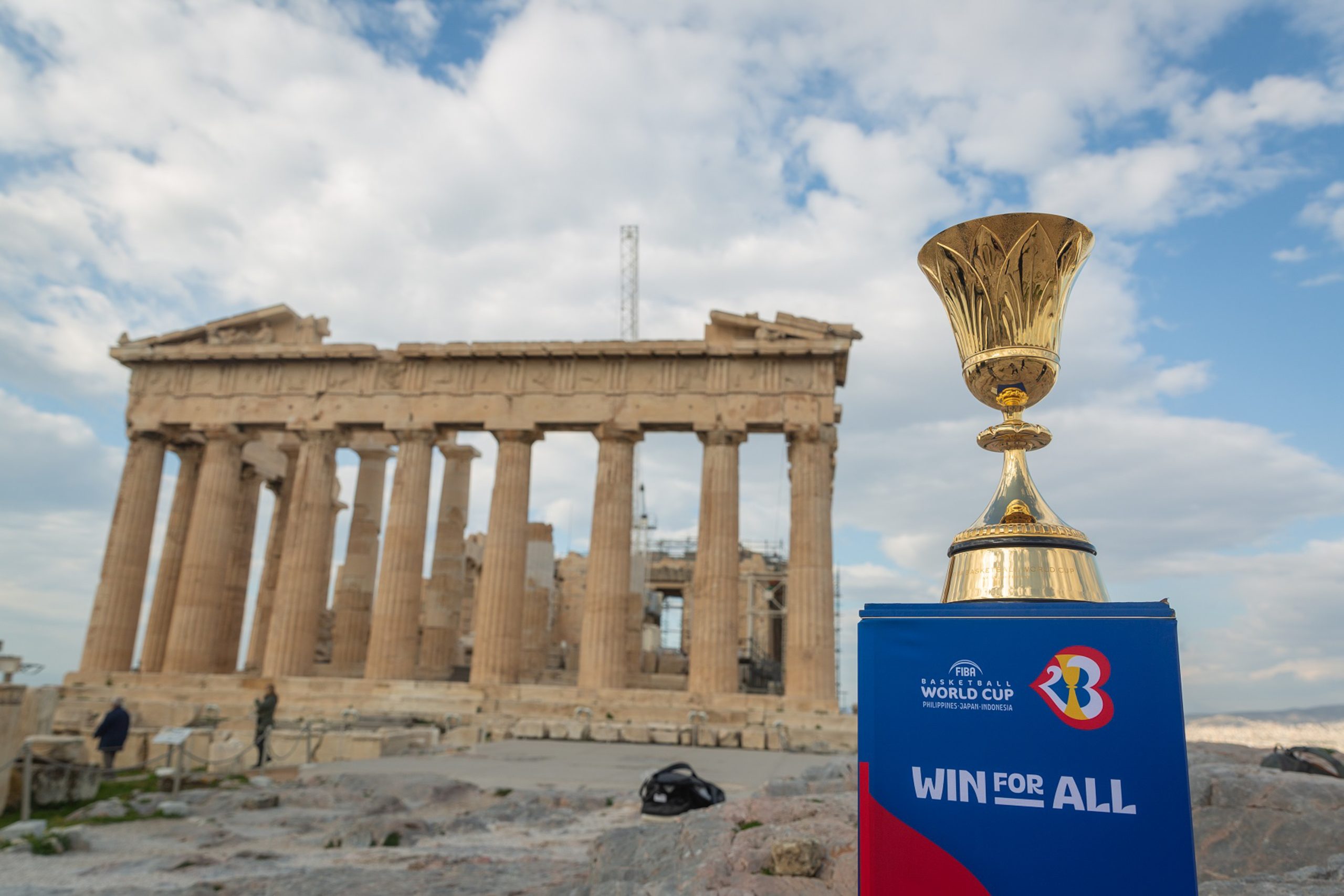 Το τρόπαιο του Παγκοσμίου Κυπέλλου στην Αθήνα (vid)